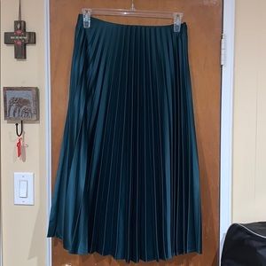 Beautiful dark green Zara skirt!